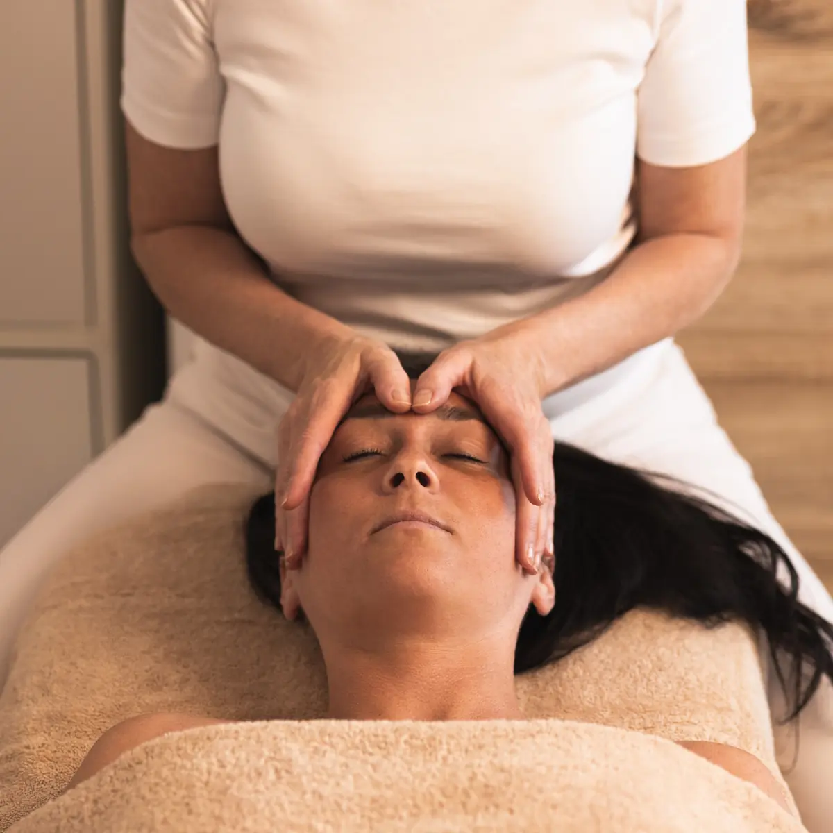 Sculptural Facelift Massage — manuelle Gesichtsbehandlung